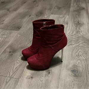 Alice + Olivia Red Ludlow Ankle booties by Stacey Bendet